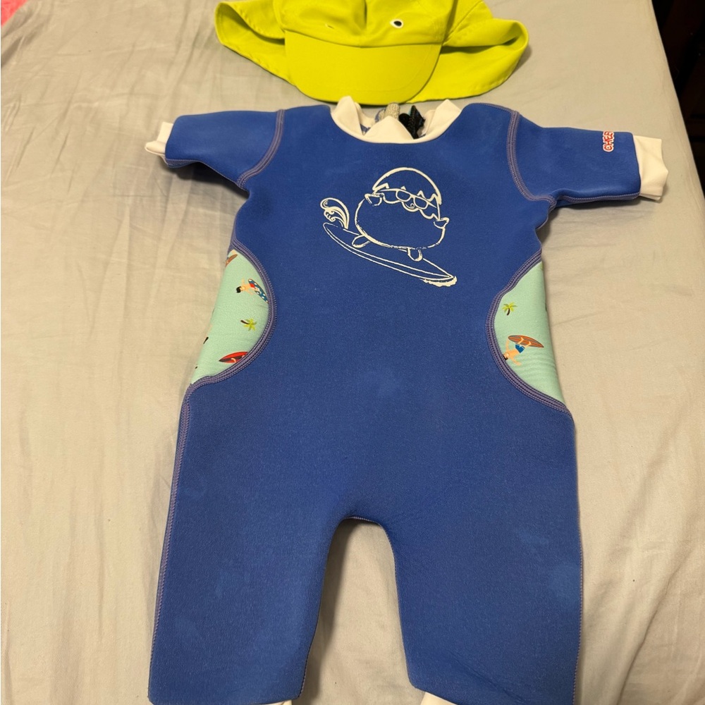 Baby cheekaaboo wetsuit size 6-12 months and baby swim hat